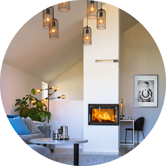 Wkład kominkowy Scan 5003 do kominka szytego na miarę, rozciągającego się od podłogi po sufit